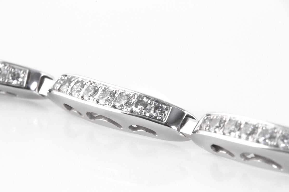 Chopard 18K White Gold Diamond Link Collar Necklace 1.07ct COA 40cm Ref 814393