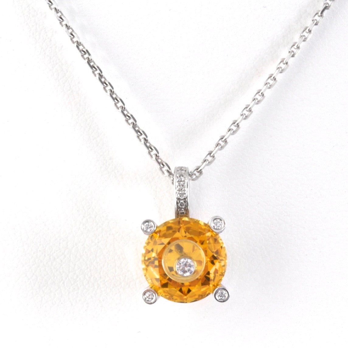 Chopard So Happy Diamond in Lucite Pendant (18K White Gold, chain+ certificate).