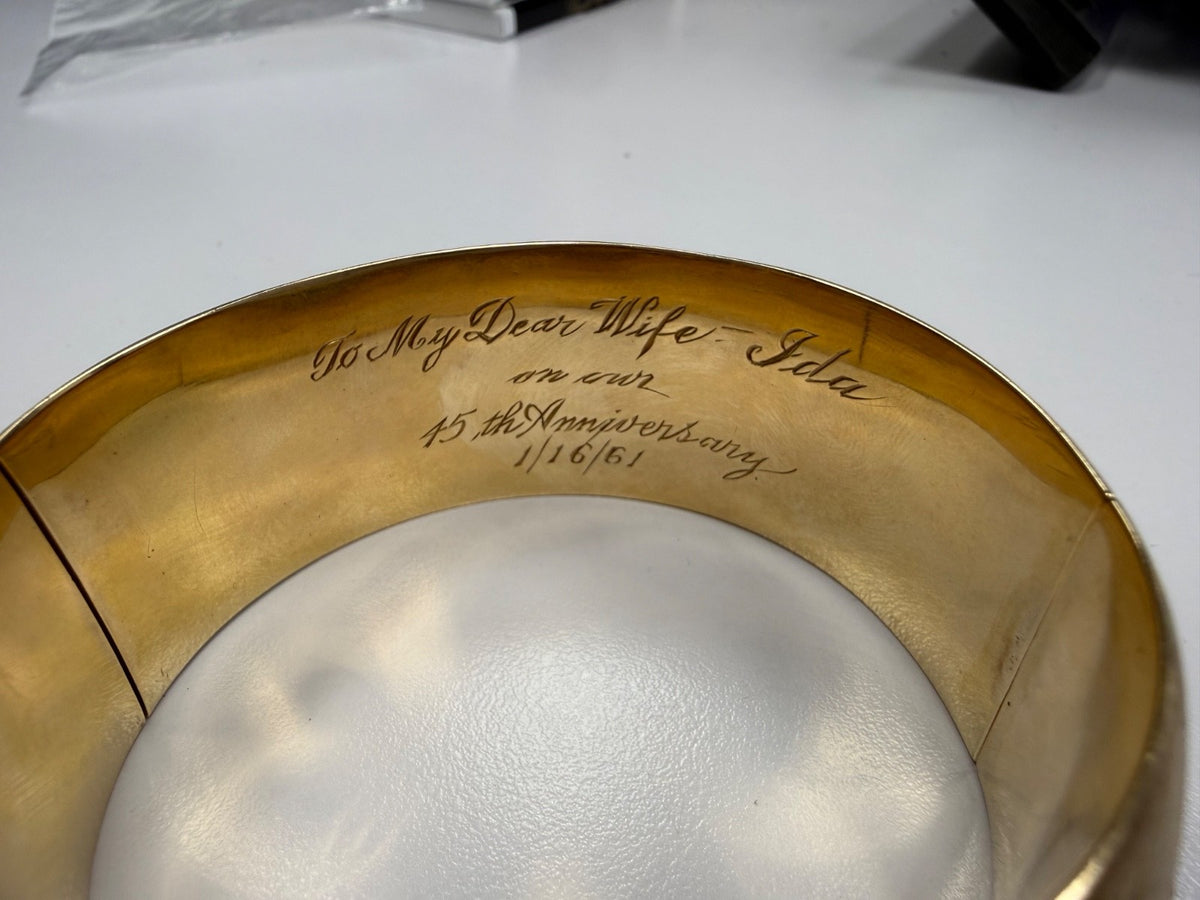 Vintage 1961 Heavy 82.6g 14K Yellow Gold Diamond Star-Set Florentine Bangle Brac